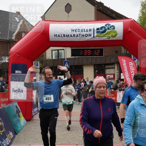 04.05.2025 - 8. Wedeler Halbmarathon Felixshl http://msf.ph/oto/7818359 04.05.2025 11:39:10 Ziel 72, 73, 493, 496, 592, 835, 1047, 1049 meine-sportfotos.de