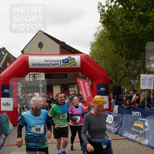 04.05.2025 - 8. Wedeler Halbmarathon Felixshl http://msf.ph/oto/7818404 04.05.2025 11:39:53 Ziel 88, 98, 152, 803, 880, 881 meine-sportfotos.de