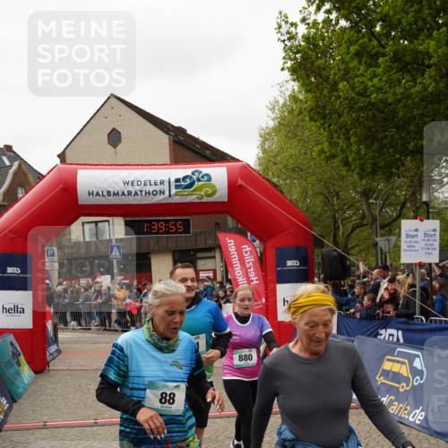 04.05.2025 - 8. Wedeler Halbmarathon Felixshl http://msf.ph/oto/7818407 04.05.2025 11:39:53 Ziel 88, 98, 152, 803, 880, 881 meine-sportfotos.de
