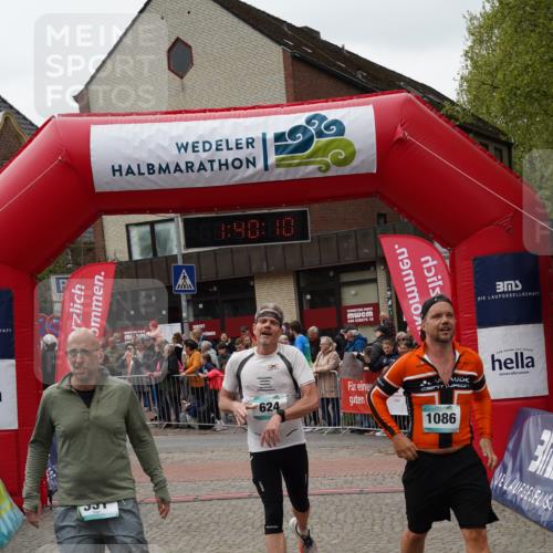 04.05.2025 - 8. Wedeler Halbmarathon Felixshl http://msf.ph/oto/7818428 04.05.2025 11:40:08 Ziel 331, 624 meine-sportfotos.de