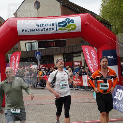 04.05.2025 - 8. Wedeler Halbmarathon Felixshl http://msf.ph/oto/7818430 04.05.2025 11:40:09 Ziel 69, 331, 624 meine-sportfotos.de