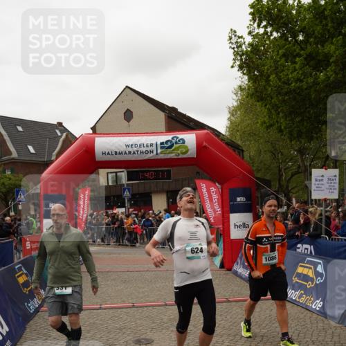 04.05.2025 - 8. Wedeler Halbmarathon Felixshl http://msf.ph/oto/7818432 04.05.2025 11:40:09 Ziel 69, 331, 624 meine-sportfotos.de