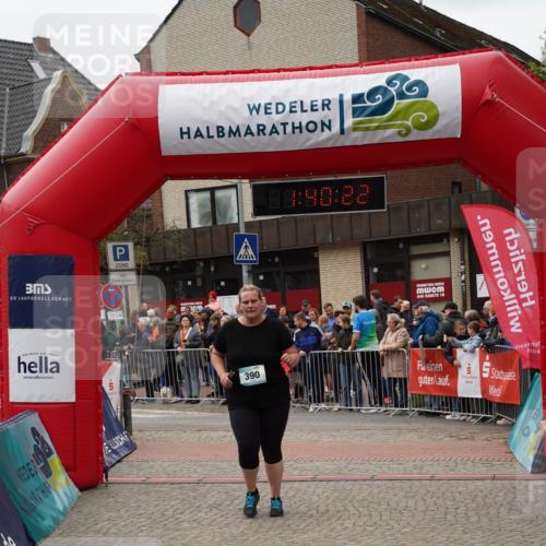 04.05.2025 - 8. Wedeler Halbmarathon Felixshl http://msf.ph/oto/7818451 04.05.2025 11:40:20 Ziel 390, 817 meine-sportfotos.de