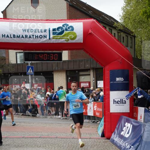 04.05.2025 - 8. Wedeler Halbmarathon Felixshl http://msf.ph/oto/7818458 04.05.2025 11:40:28 Ziel 975, 1065, 1085 meine-sportfotos.de