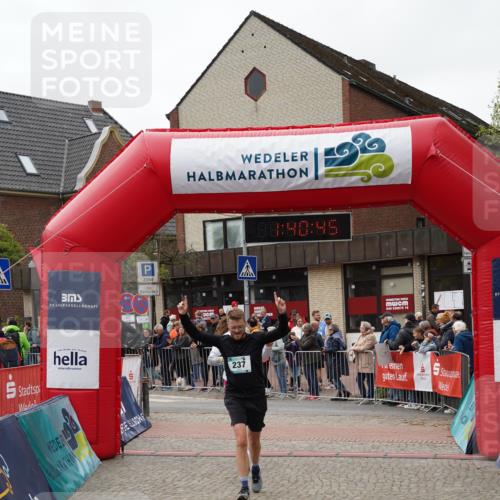 04.05.2025 - 8. Wedeler Halbmarathon Felixshl http://msf.ph/oto/7818484 04.05.2025 11:40:43 Ziel 163, 237, 779 meine-sportfotos.de