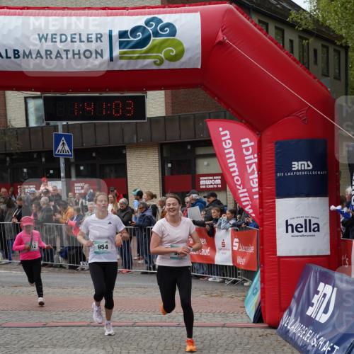 04.05.2025 - 8. Wedeler Halbmarathon Felixshl http://msf.ph/oto/7818504 04.05.2025 11:41:01 Ziel 472, 512, 953, 954, 1138 meine-sportfotos.de