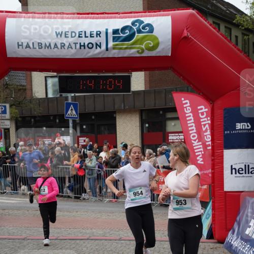 04.05.2025 - 8. Wedeler Halbmarathon Felixshl http://msf.ph/oto/7818510 04.05.2025 11:41:02 Ziel 395, 472, 512, 953, 954, 1138 meine-sportfotos.de