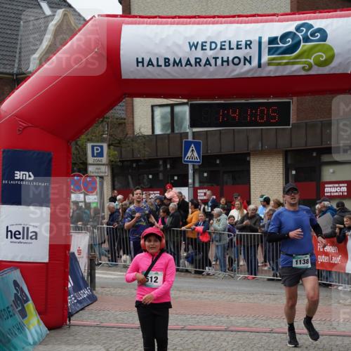 04.05.2025 - 8. Wedeler Halbmarathon Felixshl http://msf.ph/oto/7818511 04.05.2025 11:41:03 Ziel 395, 472, 512, 953, 954, 1138 meine-sportfotos.de