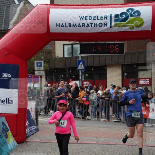 04.05.2025 - 8. Wedeler Halbmarathon Felixshl http://msf.ph/oto/7818512 04.05.2025 11:41:04 Ziel 395, 512, 953, 954, 1138 meine-sportfotos.de