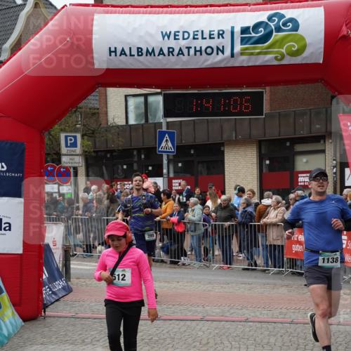 04.05.2025 - 8. Wedeler Halbmarathon Felixshl http://msf.ph/oto/7818514 04.05.2025 11:41:04 Ziel 395, 512, 953, 954, 1138 meine-sportfotos.de
