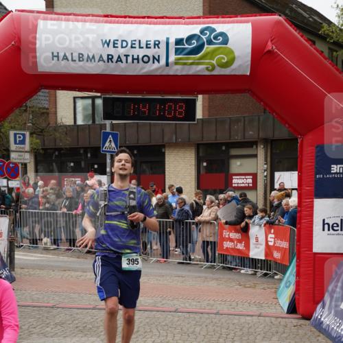 04.05.2025 - 8. Wedeler Halbmarathon Felixshl http://msf.ph/oto/7818518 04.05.2025 11:41:06 Ziel 395, 512, 953, 954, 1138 meine-sportfotos.de