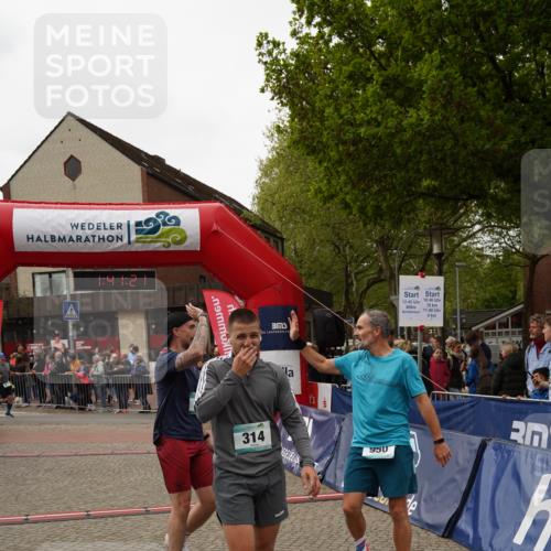 04.05.2025 - 8. Wedeler Halbmarathon Felixshl http://msf.ph/oto/7818529 04.05.2025 11:41:19 Ziel 132, 314, 870, 950 meine-sportfotos.de