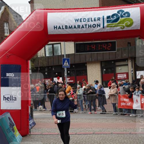 04.05.2025 - 8. Wedeler Halbmarathon Felixshl http://msf.ph/oto/7818552 04.05.2025 11:41:40 Ziel 913 meine-sportfotos.de