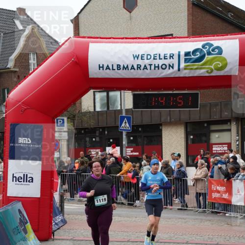 04.05.2025 - 8. Wedeler Halbmarathon Felixshl http://msf.ph/oto/7818562 04.05.2025 11:41:49 Ziel 8, 706, 1119 meine-sportfotos.de