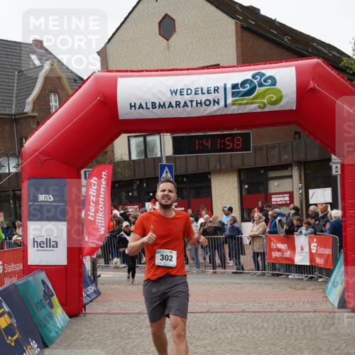 04.05.2025 - 8. Wedeler Halbmarathon Felixshl http://msf.ph/oto/7818575 04.05.2025 11:41:56 Ziel 302, 680, 681 meine-sportfotos.de