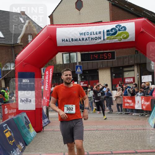 04.05.2025 - 8. Wedeler Halbmarathon Felixshl http://msf.ph/oto/7818580 04.05.2025 11:41:57 Ziel 302, 680, 681, 1051, 1142 meine-sportfotos.de
