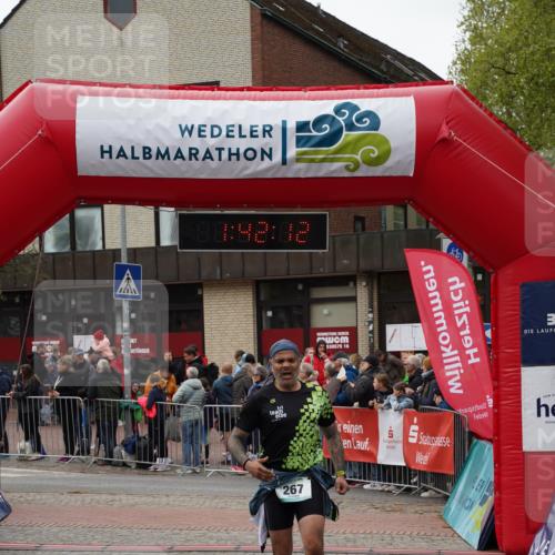 04.05.2025 - 8. Wedeler Halbmarathon Felixshl http://msf.ph/oto/7818608 04.05.2025 11:42:10 Ziel 116, 267 meine-sportfotos.de