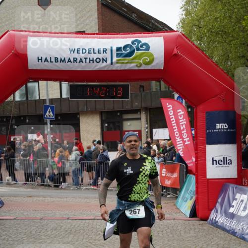 04.05.2025 - 8. Wedeler Halbmarathon Felixshl http://msf.ph/oto/7818611 04.05.2025 11:42:11 Ziel 116, 267 meine-sportfotos.de