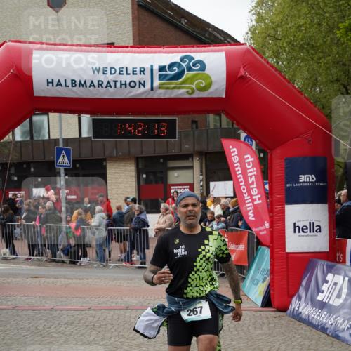04.05.2025 - 8. Wedeler Halbmarathon Felixshl http://msf.ph/oto/7818612 04.05.2025 11:42:11 Ziel 116, 267 meine-sportfotos.de