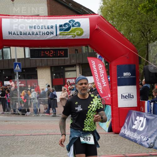 04.05.2025 - 8. Wedeler Halbmarathon Felixshl http://msf.ph/oto/7818615 04.05.2025 11:42:12 Ziel 116, 267 meine-sportfotos.de