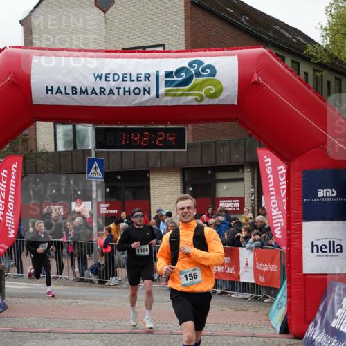 04.05.2025 - 8. Wedeler Halbmarathon Felixshl http://msf.ph/oto/7818623 04.05.2025 11:42:22 Ziel 156, 157, 258, 1150 meine-sportfotos.de