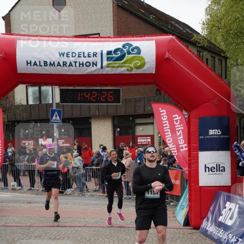 04.05.2025 - 8. Wedeler Halbmarathon Felixshl http://msf.ph/oto/7818627 04.05.2025 11:42:24 Ziel 156, 157, 258, 1150 meine-sportfotos.de