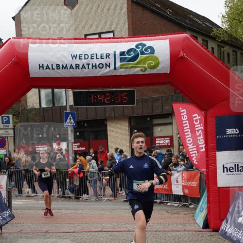 04.05.2025 - 8. Wedeler Halbmarathon Felixshl http://msf.ph/oto/7818637 04.05.2025 11:42:33 Ziel 754, 761 meine-sportfotos.de