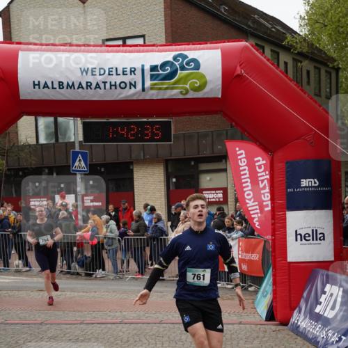 04.05.2025 - 8. Wedeler Halbmarathon Felixshl http://msf.ph/oto/7818638 04.05.2025 11:42:33 Ziel 754, 761 meine-sportfotos.de
