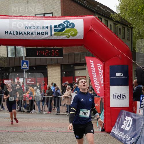 04.05.2025 - 8. Wedeler Halbmarathon Felixshl http://msf.ph/oto/7818639 04.05.2025 11:42:33 Ziel 754, 761 meine-sportfotos.de