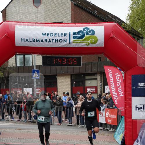 04.05.2025 - 8. Wedeler Halbmarathon Felixshl http://msf.ph/oto/7818676 04.05.2025 11:43:03 Ziel 54, 724, 824 meine-sportfotos.de