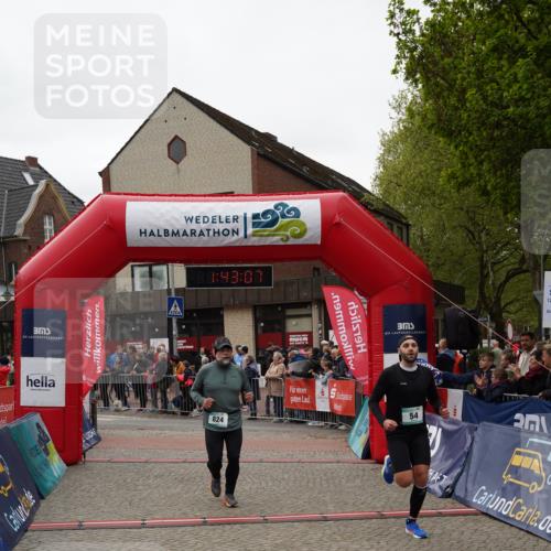 04.05.2025 - 8. Wedeler Halbmarathon Felixshl http://msf.ph/oto/7818678 04.05.2025 11:43:04 Ziel 54, 724, 824 meine-sportfotos.de