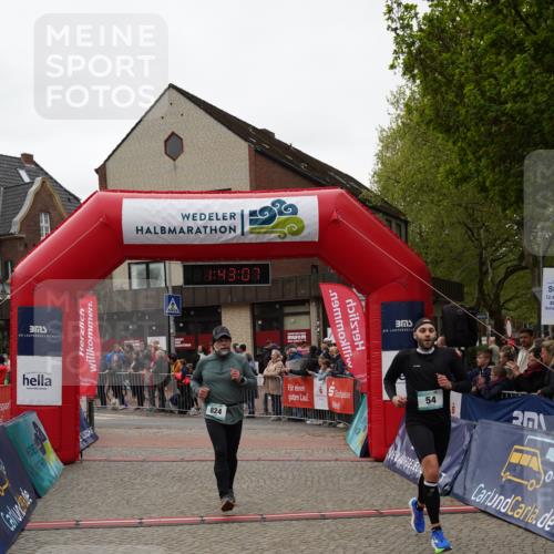 04.05.2025 - 8. Wedeler Halbmarathon Felixshl http://msf.ph/oto/7818679 04.05.2025 11:43:05 Ziel 54, 824, 1080 meine-sportfotos.de