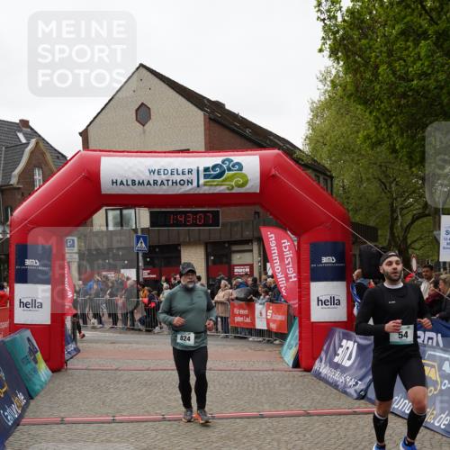 04.05.2025 - 8. Wedeler Halbmarathon Felixshl http://msf.ph/oto/7818681 04.05.2025 11:43:05 Ziel 54, 824, 1080 meine-sportfotos.de