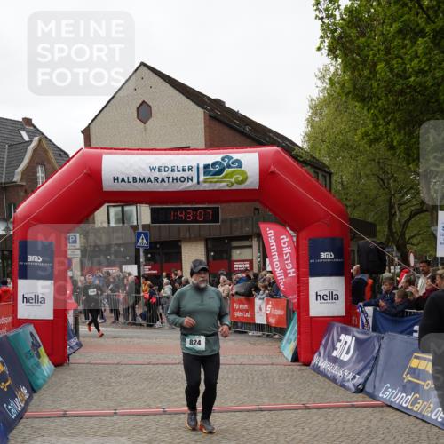 04.05.2025 - 8. Wedeler Halbmarathon Felixshl http://msf.ph/oto/7818683 04.05.2025 11:43:05 Ziel 54, 824, 1080 meine-sportfotos.de
