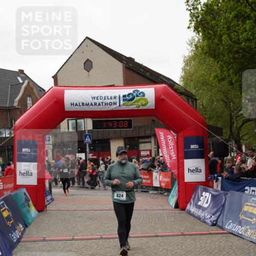 04.05.2025 - 8. Wedeler Halbmarathon Felixshl http://msf.ph/oto/7818684 04.05.2025 11:43:05 Ziel 54, 824, 1080 meine-sportfotos.de
