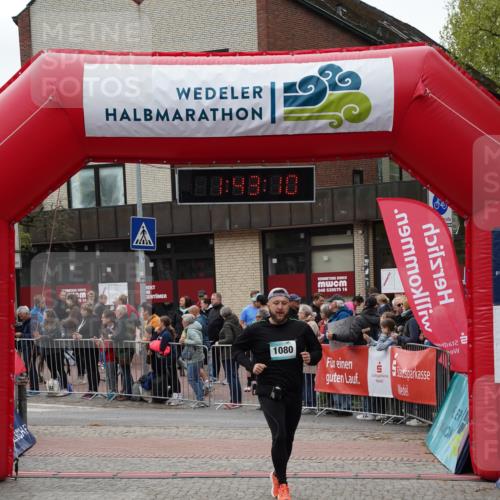 04.05.2025 - 8. Wedeler Halbmarathon Felixshl http://msf.ph/oto/7818686 04.05.2025 11:43:08 Ziel 54, 824, 1080 meine-sportfotos.de