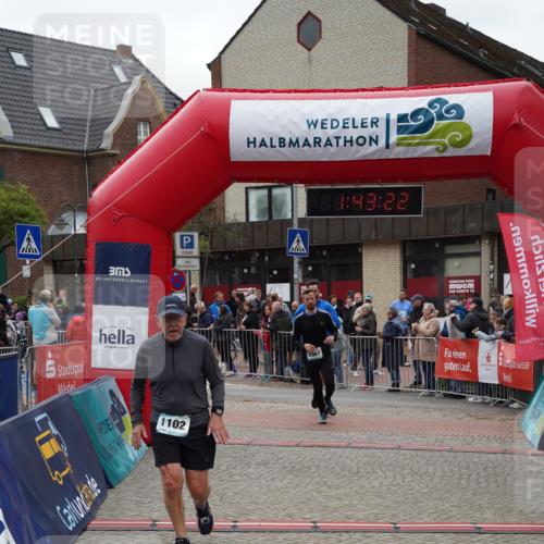 04.05.2025 - 8. Wedeler Halbmarathon Felixshl http://msf.ph/oto/7818693 04.05.2025 11:43:20 Ziel 14, 1066, 1067, 1102 meine-sportfotos.de