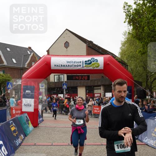 04.05.2025 - 8. Wedeler Halbmarathon Felixshl http://msf.ph/oto/7818703 04.05.2025 11:43:26 Ziel 14, 210, 298, 1066, 1067 meine-sportfotos.de