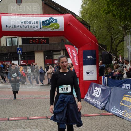 04.05.2025 - 8. Wedeler Halbmarathon Felixshl http://msf.ph/oto/7818718 04.05.2025 11:43:32 Ziel 210, 298, 712 meine-sportfotos.de