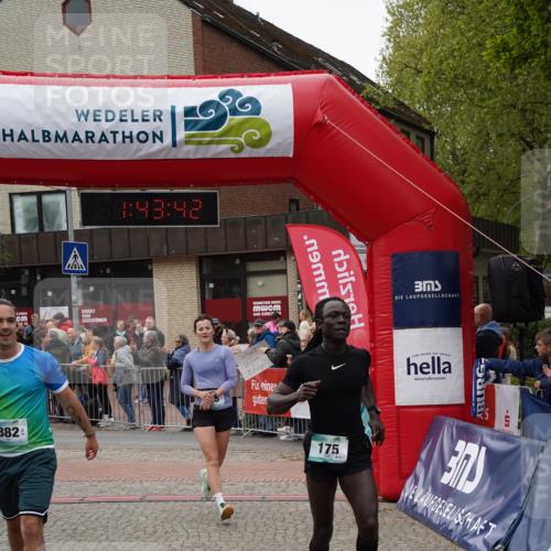 04.05.2025 - 8. Wedeler Halbmarathon Felixshl http://msf.ph/oto/7818733 04.05.2025 11:43:40 Ziel 175, 555, 882 meine-sportfotos.de