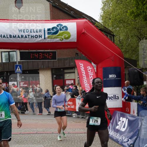 04.05.2025 - 8. Wedeler Halbmarathon Felixshl http://msf.ph/oto/7818734 04.05.2025 11:43:40 Ziel 175, 555, 882 meine-sportfotos.de