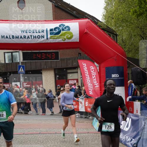 04.05.2025 - 8. Wedeler Halbmarathon Felixshl http://msf.ph/oto/7818735 04.05.2025 11:43:40 Ziel 175, 555, 882 meine-sportfotos.de