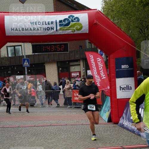 04.05.2025 - 8. Wedeler Halbmarathon Felixshl http://msf.ph/oto/7818753 04.05.2025 11:43:50 Ziel 264, 665, 667, 854, 1155 meine-sportfotos.de