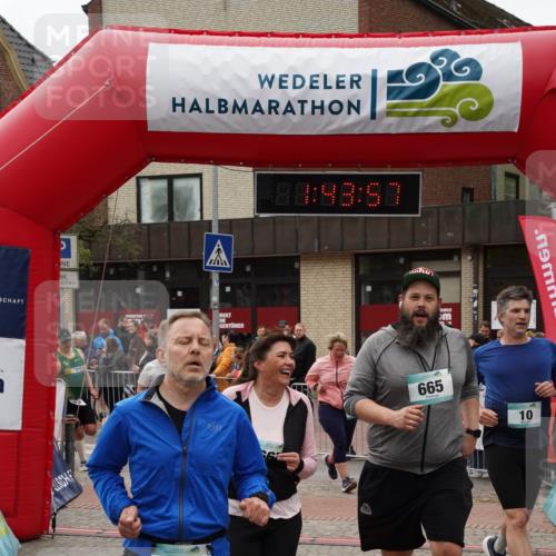 04.05.2025 - 8. Wedeler Halbmarathon Felixshl http://msf.ph/oto/7818761 04.05.2025 11:43:54 Ziel 10, 109, 264, 587, 665, 667, 854, 1003, 1106 meine-sportfotos.de