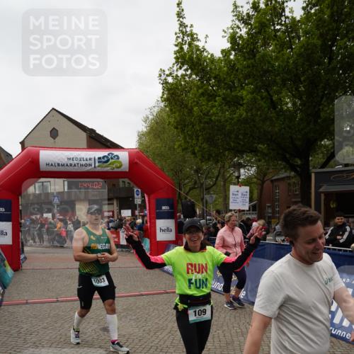 04.05.2025 - 8. Wedeler Halbmarathon Felixshl http://msf.ph/oto/7818772 04.05.2025 11:43:59 Ziel 10, 109, 264, 587, 1003, 1106 meine-sportfotos.de