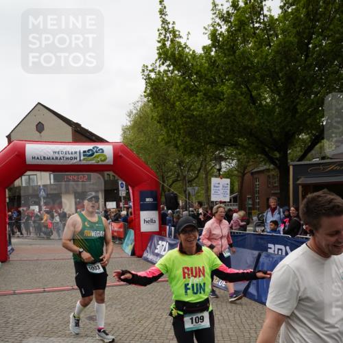 04.05.2025 - 8. Wedeler Halbmarathon Felixshl http://msf.ph/oto/7818773 04.05.2025 11:44:00 Ziel 10, 109, 587, 1003, 1106 meine-sportfotos.de