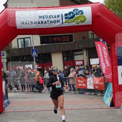 04.05.2025 - 8. Wedeler Halbmarathon Felixshl http://msf.ph/oto/7818777 04.05.2025 11:44:04 Ziel 455, 558 meine-sportfotos.de