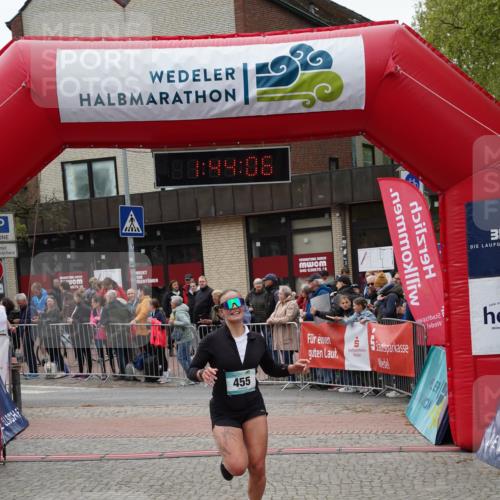 04.05.2025 - 8. Wedeler Halbmarathon Felixshl http://msf.ph/oto/7818778 04.05.2025 11:44:04 Ziel 455, 558 meine-sportfotos.de