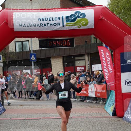 04.05.2025 - 8. Wedeler Halbmarathon Felixshl http://msf.ph/oto/7818779 04.05.2025 11:44:04 Ziel 455, 558 meine-sportfotos.de