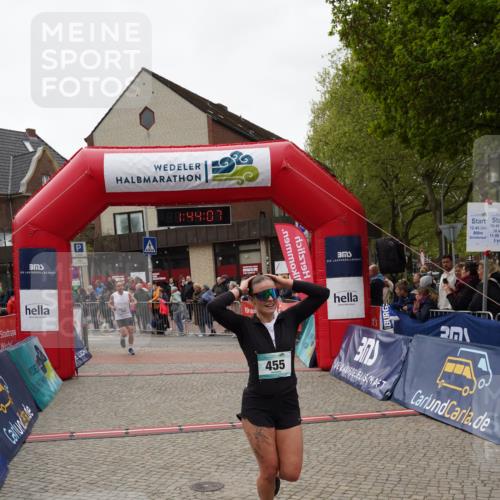 04.05.2025 - 8. Wedeler Halbmarathon Felixshl http://msf.ph/oto/7818782 04.05.2025 11:44:05 Ziel 455, 558 meine-sportfotos.de